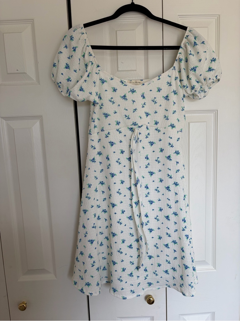 White Floral Puff-Sleeve Dress